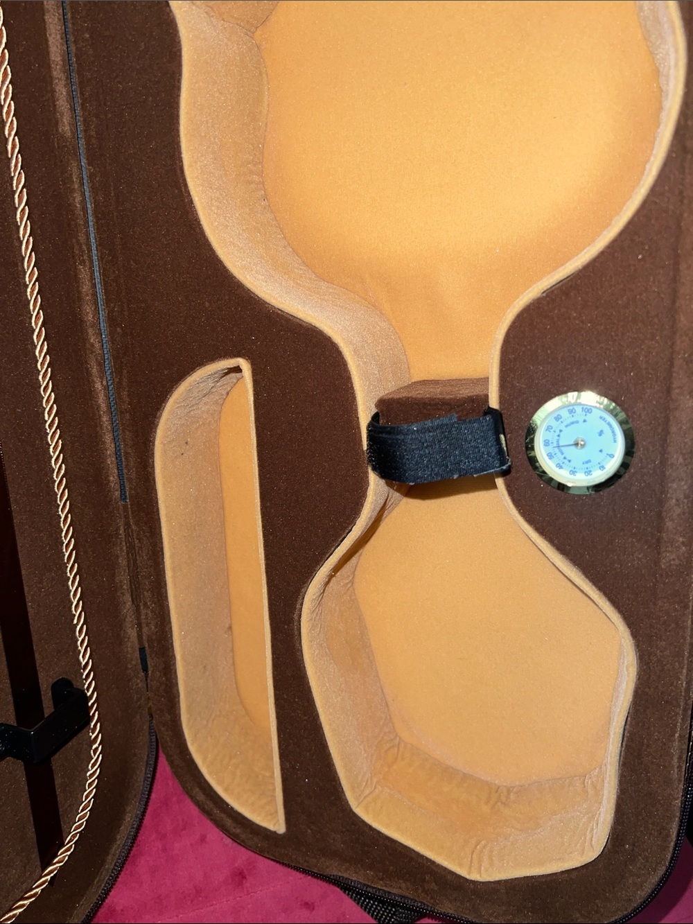 VEVOR 4/4 Full Size Violin Case, Built-in Hygrometer, New with tag and key. - Picture 13 of 16